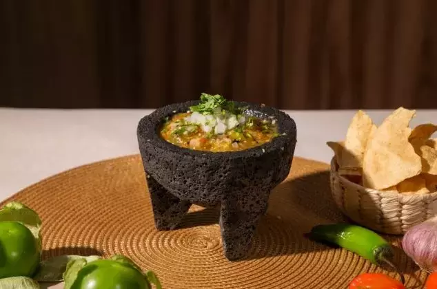 Prepara una Auténtica Salsa Verde Picante Tatemada