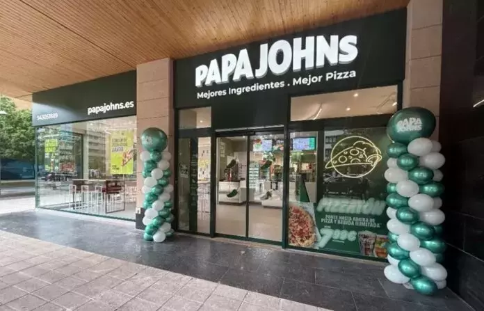 Papa Johns abre su primera tienda en San Sebastián con un homenaje a la Gilda donostiarra