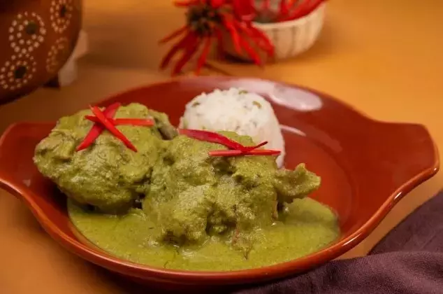 Mole Verde con Colorines: Un Viaje Culinario a la Tradición Mexicana