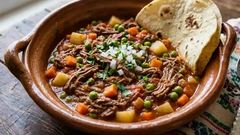 Guiso Casero de Carne Deshebrada y Vegetales