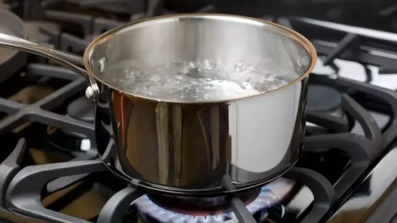 Descubra el Secreto para Evitar Derrames de Agua Hirviendo en la Cocina