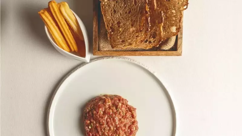La Sinfonía Oculta del Paladar: Cómo el Sonido Modifica la Experiencia Gastronómica