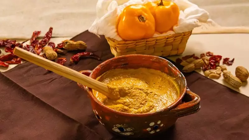 Salsa Cremosa de Chile Manzano y Cacahuete: Un Toque Picante para tus Platos Favoritos