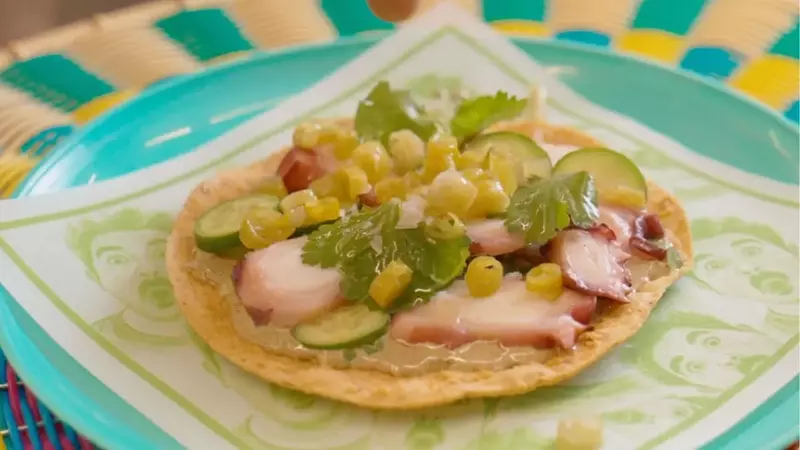 Roberto Ruiz Impulsa la Cocina Mexicana con un Innovador Concepto de Tostadas en Madrid