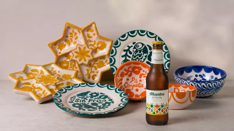 Cervezas Alhambra y Fundación Fajalauza: Una fusión de arte y tradición en la mesa