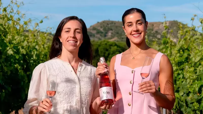 Carolina Marín Presenta su Innovador Vino Rosado Sin Alcohol: "Win by Carolina Marín"