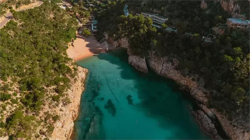Descubre la Costa Brava: Hoteles y Restaurantes Imperdibles para el Verano