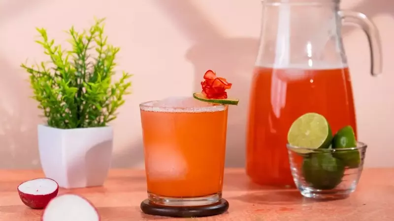 Cómo Preparar Agua de Rábano Refrescante en Casa