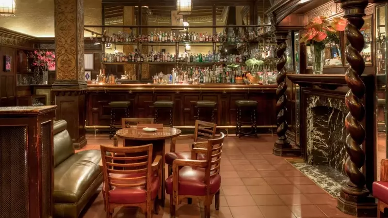 Bar Cock: Un Siglo de Historia y Cultura en el Corazón de Madrid
