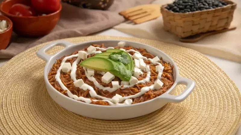 Fideos Secos en Salsa de Frijol: Una Opción Gastronómica Sencilla y Rica