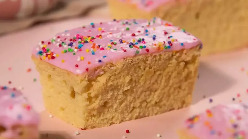 Deliciosos Cortadillos Caseros: Un Capricho Rosado y Esponjoso