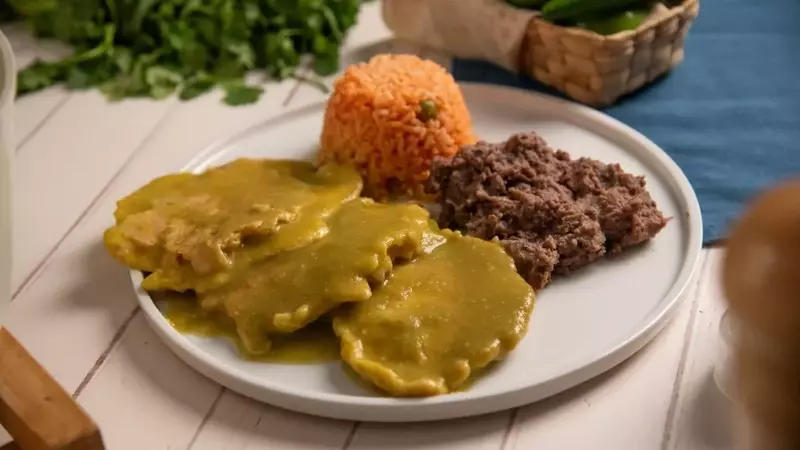 Deliciosas Tortitas de Jamón en Salsa Casera: Una Solución Económica y Sabrosa