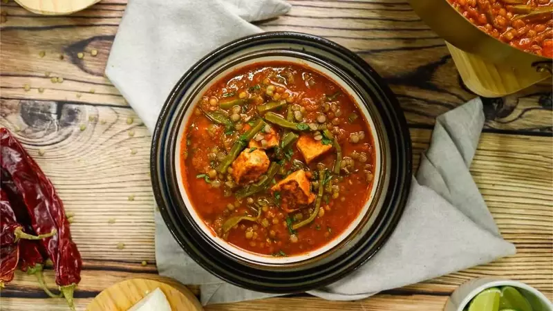 Delicia Norteña: Lentejas con Nopales y Queso Panela