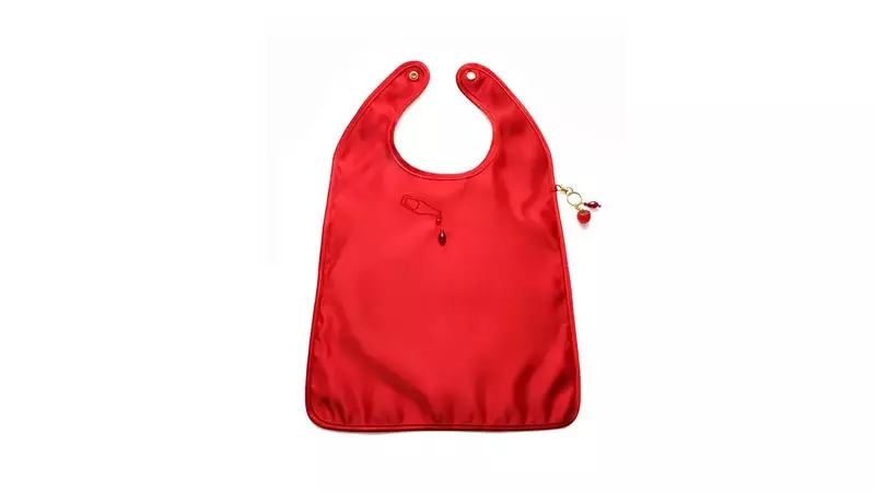 Heinz y Gab Bois Crean el Babero-Bolso Nupcial Definitivo para Amantes del Kétchup