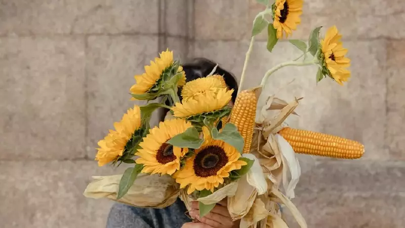 Anxela Rodríguez y el Florecimiento de La Bendita Flor: Un Viaje de la Enfermería al Arte Floral