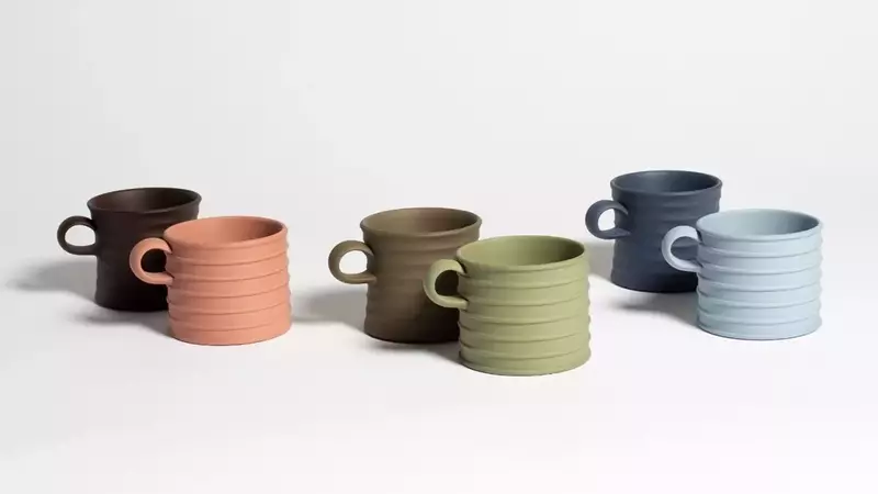 JW Anderson y Wedgwood revelan la segunda parte de su colección de cerámica inspirada en la antigüedad griega y el paisaje británico