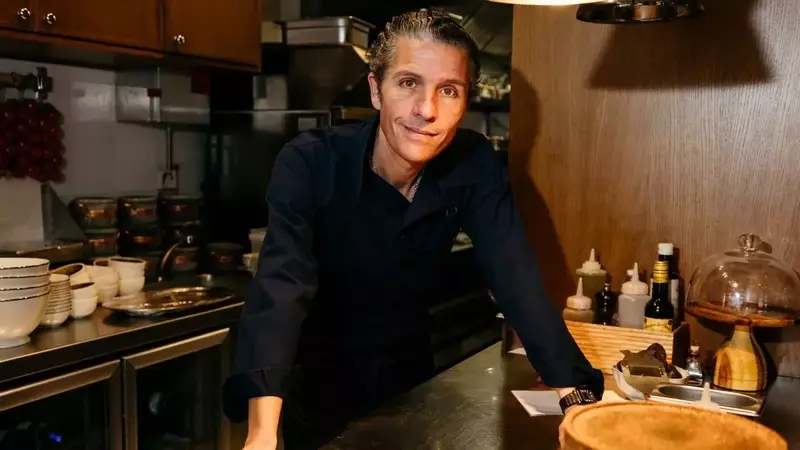 Caja de Huevos: El Nuevo Concepto Gastronómico de Enrique Valentí en Chueca