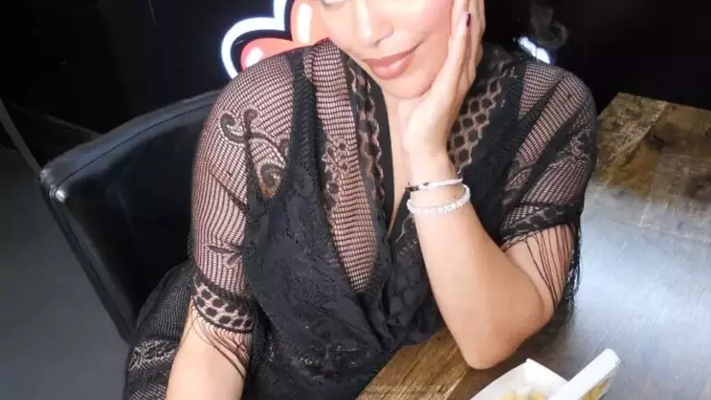El Último Capítulo de 'Chicken Shop Date': Jorja Smith y Amelia Dimoldenberg en una Conversación Inolvidable