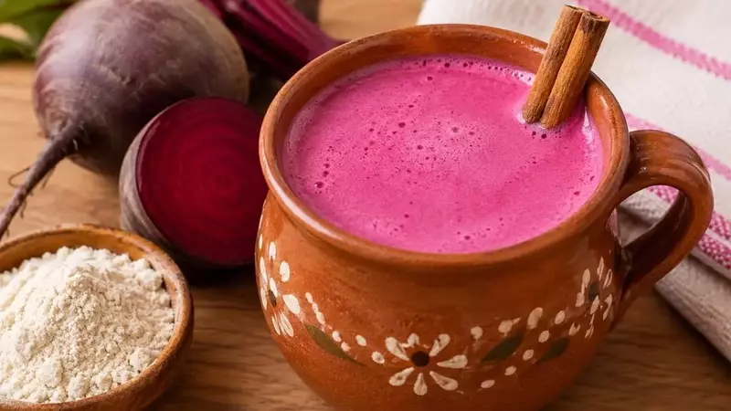 Atole Rosado de Betabel: Un Elixir Otoñal para tu Pan de Muerto