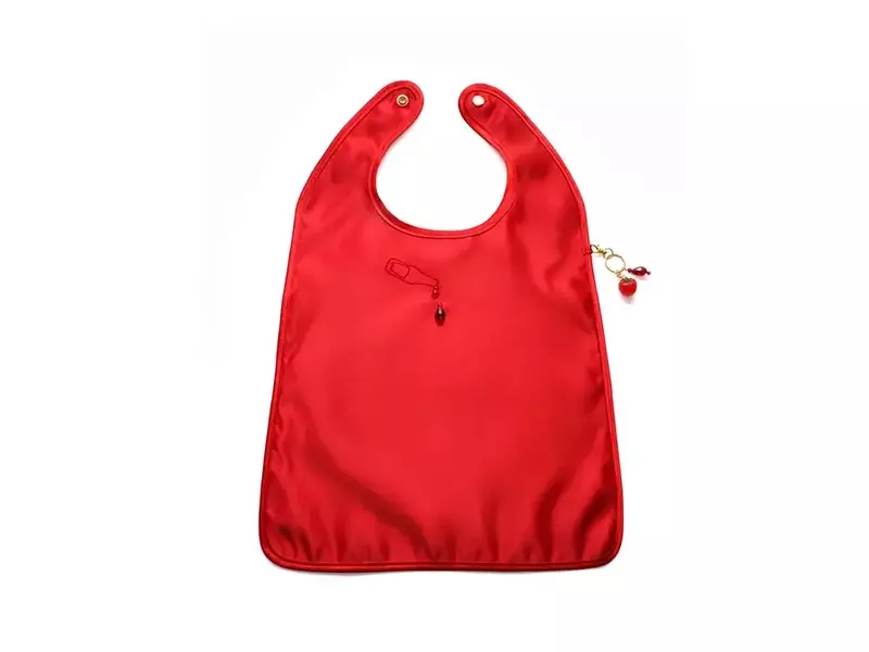 Heinz y Gab Bois Crean el Babero-Bolso Nupcial Definitivo para Amantes del Kétchup